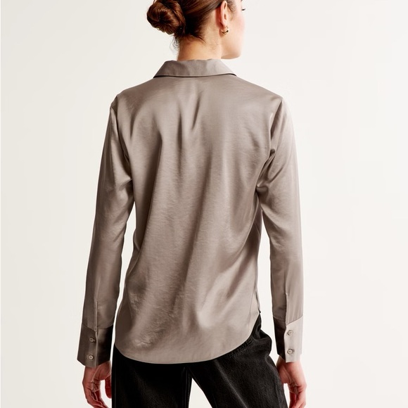 Long-Sleeve Satin Button-Up Shirt - Picture 4 of 4